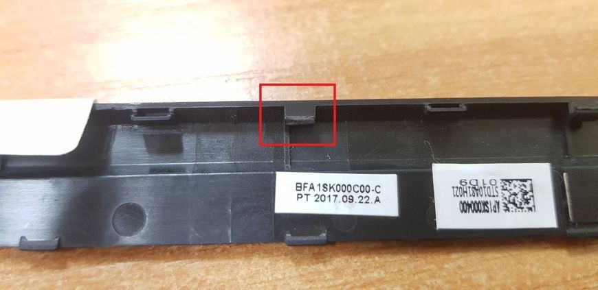 *Уценка* Lenovo ThinkPad Yoga 370 Заглушка петель, корпус, крышка 300004535 фото