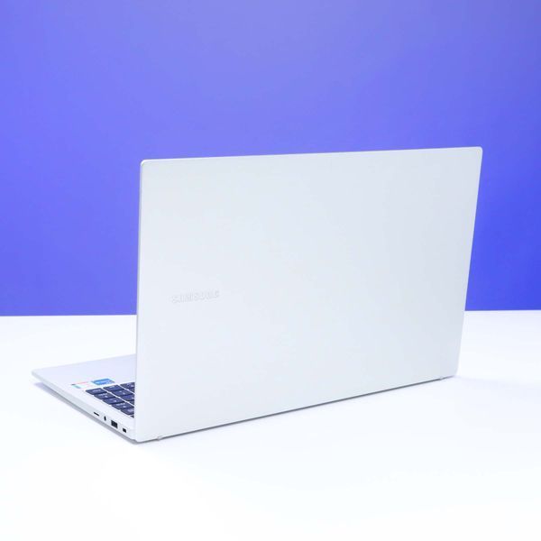 БВ ноутбук Samsung Galaxy Book 15 NP750XDA 15.6" Full HD Intel Core i5-1135G7 (2.40-4.20 ГГц) Intel Iris Xe Graphics G7 80EU RAM 8 ГБ 256 ГБ SSD 803371 фото