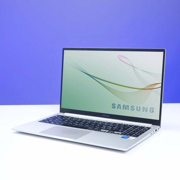 БВ ноутбук Samsung Galaxy Book 15 NP750XDA 15.6" Full HD Intel Core i5-1135G7 (2.40-4.20 ГГц) Intel Iris Xe Graphics G7 80EU RAM 8 ГБ 256 ГБ SSD 803371 фото
