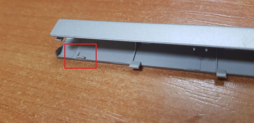 *Уцінка* HP EliteBook 850 G5 Заглушка петель, корпус, кришка 300004575 фото
