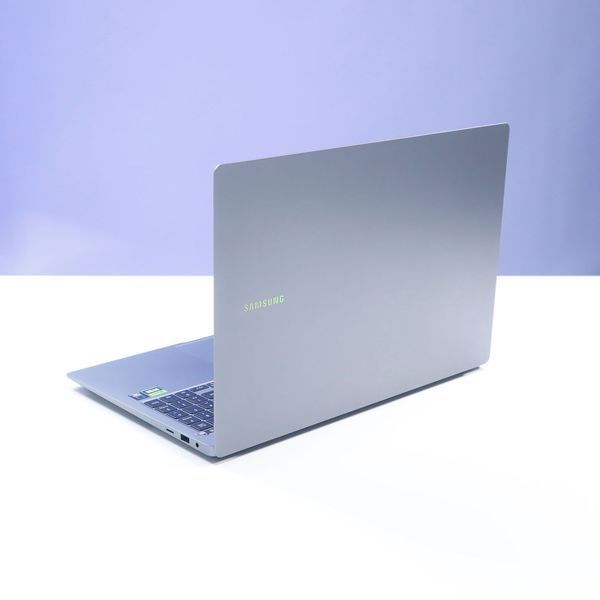 БВ ігровий ноутбук Samsung Galaxy Book 4 Ultra Touch 16.0" 3K OLED Touch 120 Гц Anti-reflective Intel Core Ultra 7 155H (2.5-4.5 Ghz) NVIDIA GeForce RTX 4050 6 ГБ RAM 16 ГБ 256 ГБ SSD 754208 фото