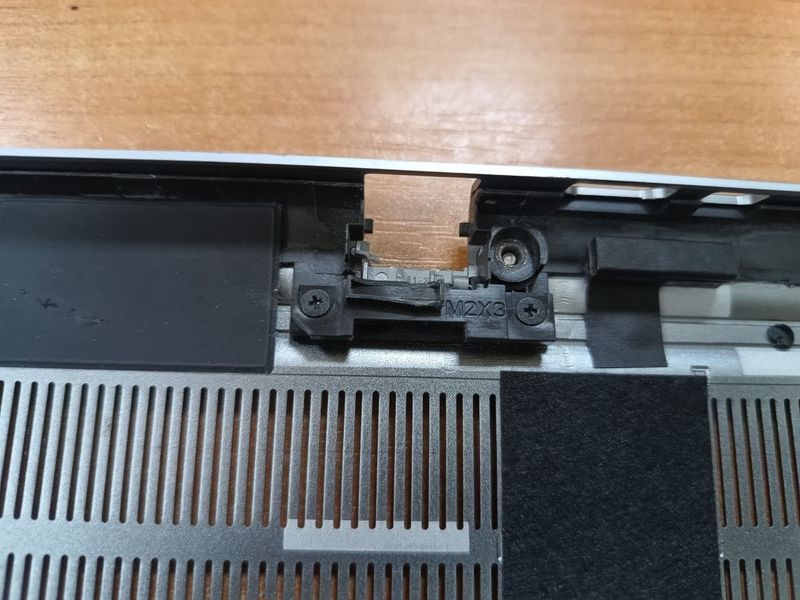 *Уцінка* Піддон Dell Precision 7560 0P7P81 Нижня частина Корпус 300009050 фото